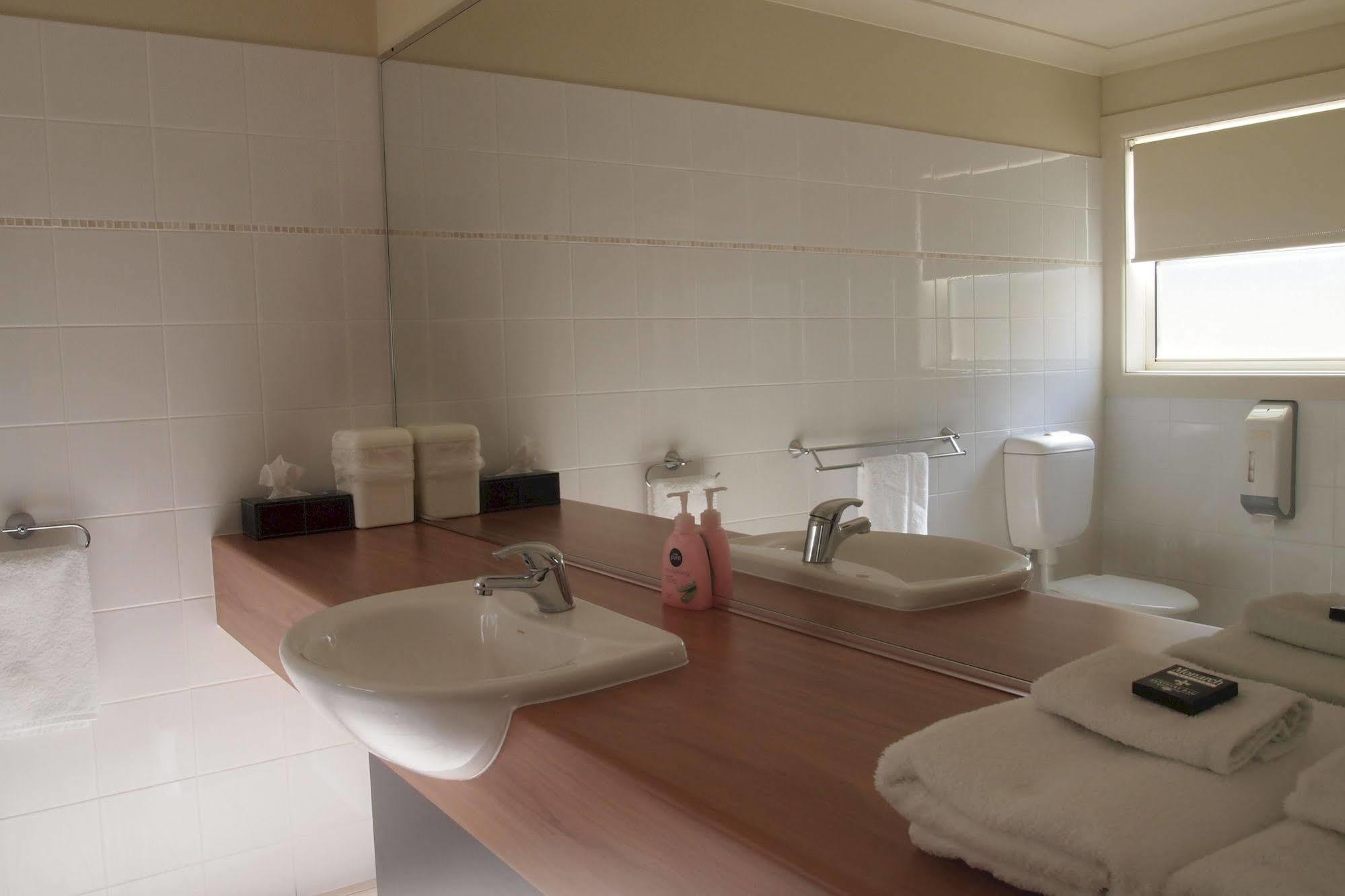 Alexander Cameron Suites Penola Extérieur photo