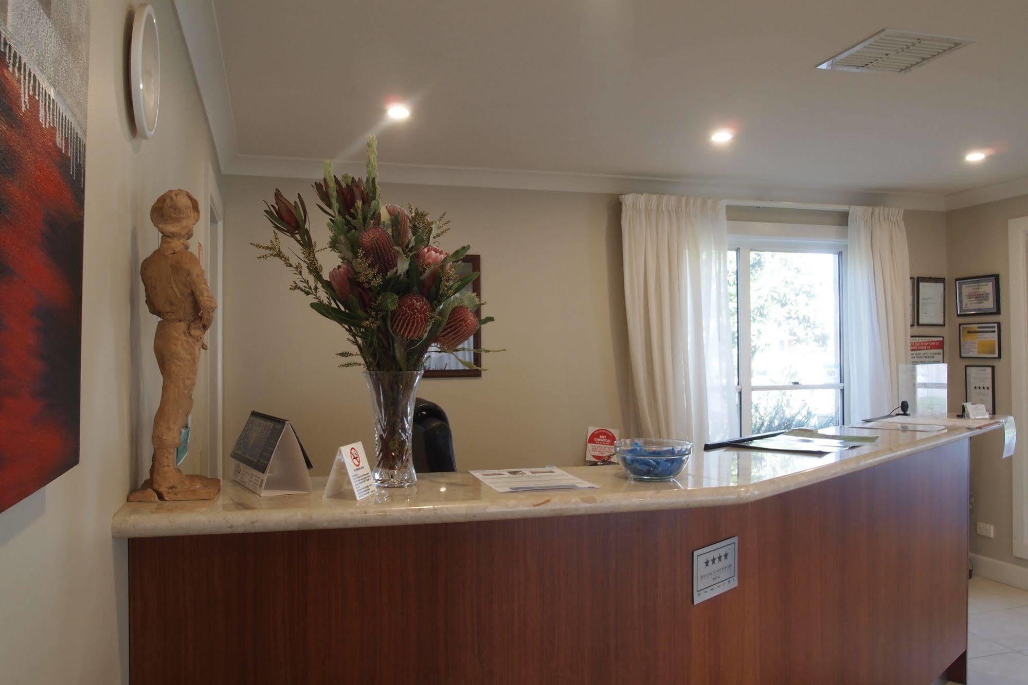 Alexander Cameron Suites Penola Extérieur photo